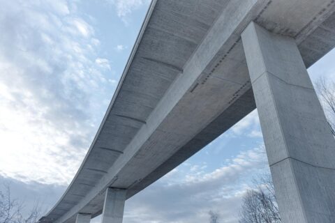 Autobahnbrücke Glattfelden mit Kurve