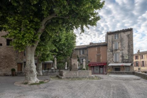 Provence-Platz in Gordes