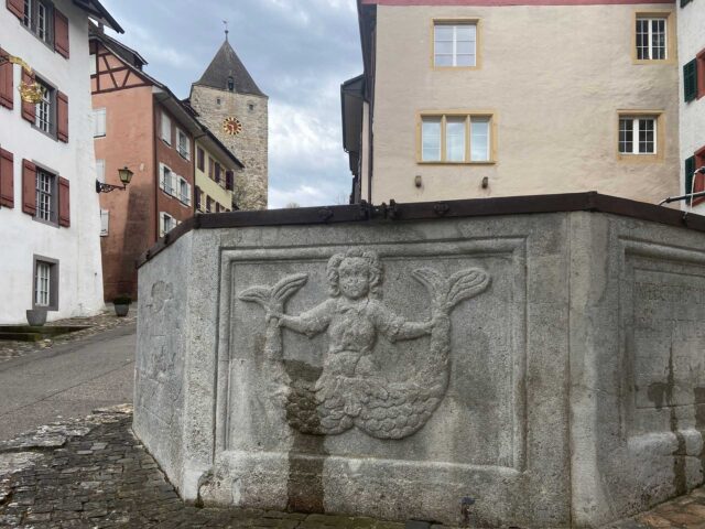 Brunnen-Kaiserstuhl-Wassernixe-schräg